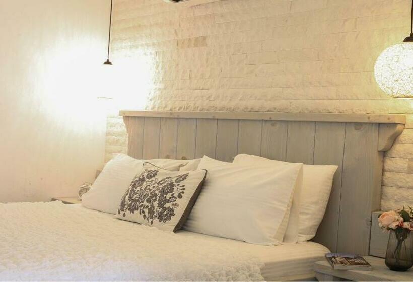 استودیوی استاندارد, Ceylan Boutique House