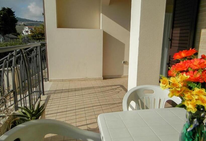 اتاق استاندارد با بالکن, Homiday   Residence Micaene
