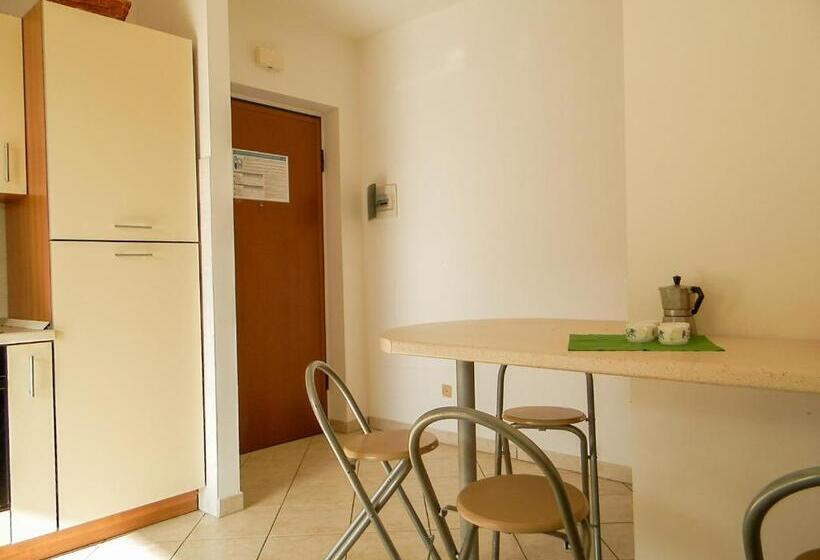 اتاق استاندارد با بالکن, Homiday   Residence Micaene