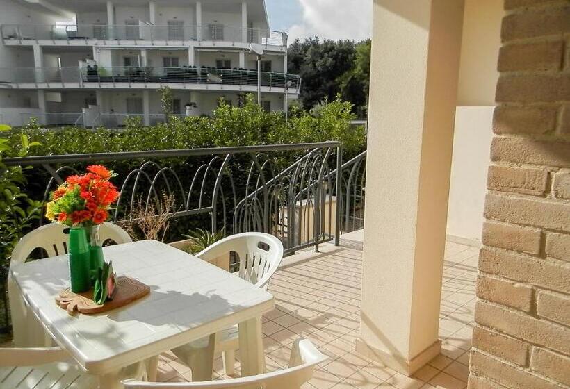 اتاق استاندارد با بالکن, Homiday   Residence Micaene