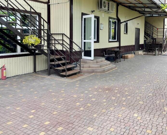 سوییت خانوادگی, Gostinyi Dvorik Nikol