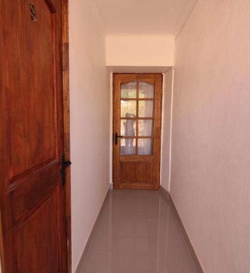 اتاق اکونومی با حمام مشترک, Anka Hostel