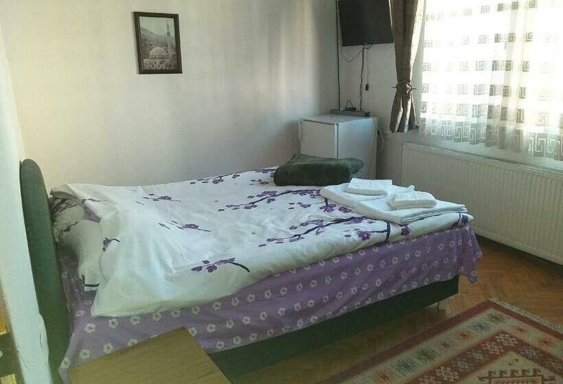 اتاق اکونومی, Bujtina  Oltas
