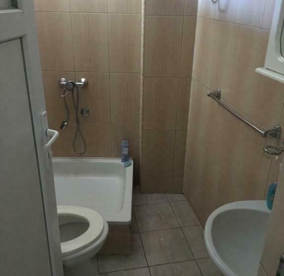 اتاق اکونومی, Bujtina  Oltas