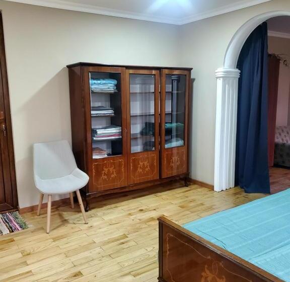 اتاق خانوادگی, Guest House Agmashenebeli 229