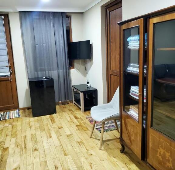 اتاق خانوادگی, Guest House Agmashenebeli 229