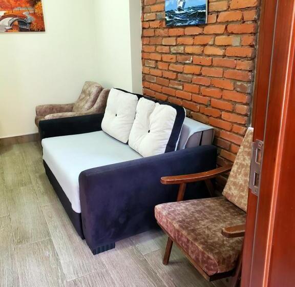 سوییت خانوادگی, Guest House Agmashenebeli 229