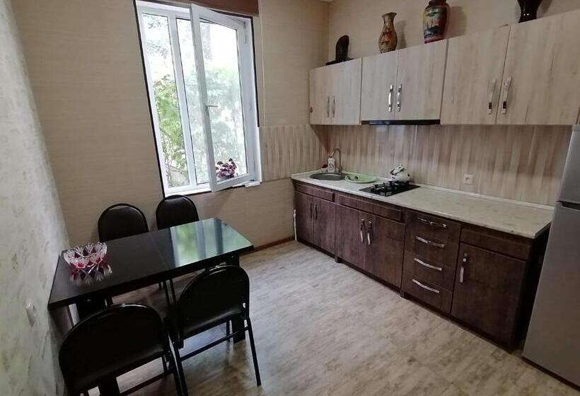 اتاق لوکس سه تخته, Ira & Vaso S Guest House Borjomipark