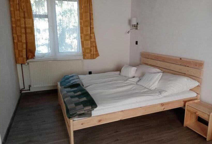 اتاق خانوادگی, Parti Sétány Vendégház
