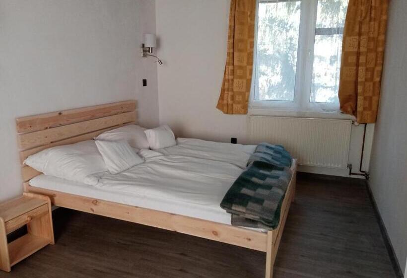 اتاق خانوادگی, Parti Sétány Vendégház