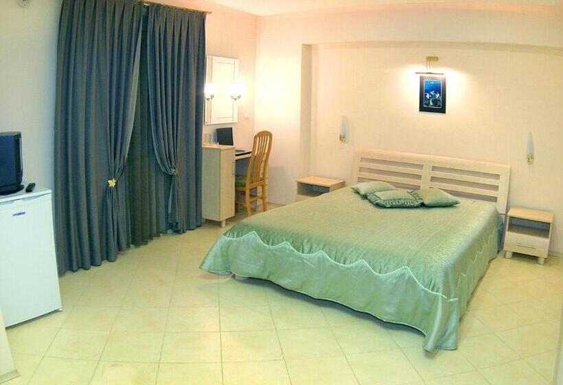 اتاق استاندارد سه تخته با بالکن, Stela Guest House