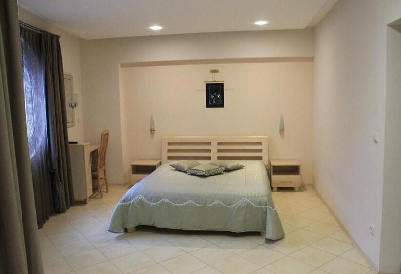 اتاق استاندارد سه تخته با بالکن, Stela Guest House