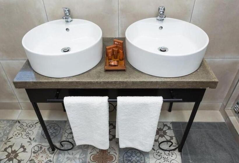Президентский Люкс, Touching Senses Garden Cottages