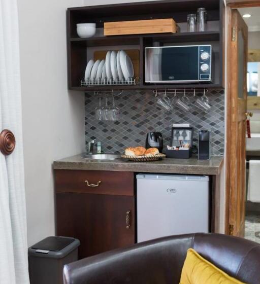 Президентский Люкс, Touching Senses Garden Cottages