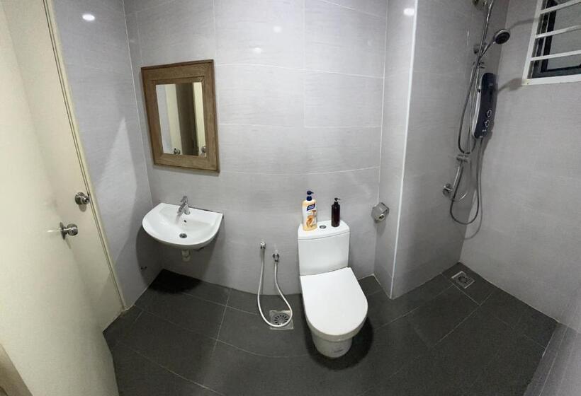 标准工作室带泳池景, Vista Alam Roomstay Homestay