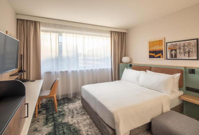 اتاق استاندارد با تخت بزرگ, Crowne Plaza Budapest, An Ihg