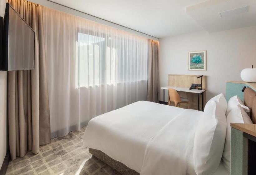 اتاق استاندارد با تخت بزرگ, Crowne Plaza Budapest, An Ihg