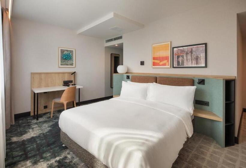 اتاق استاندارد با تخت بزرگ, Crowne Plaza Budapest, An Ihg