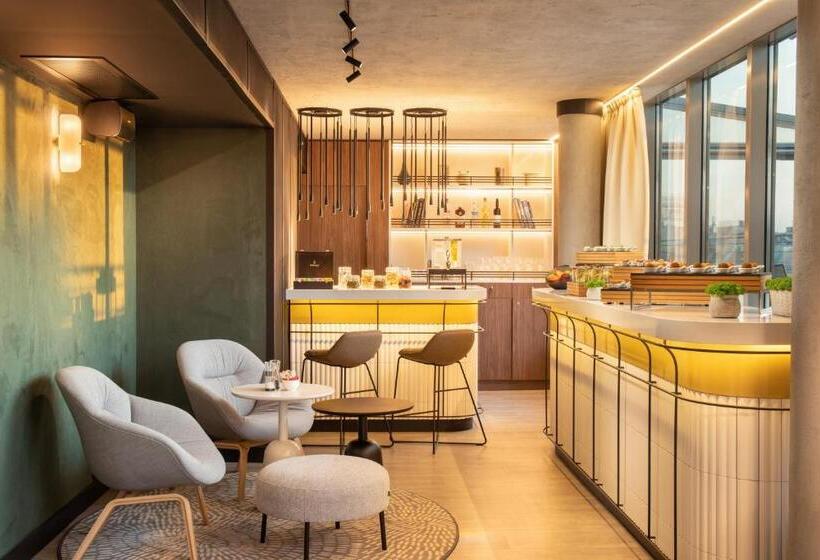 سوئیت پریمیوم, Crowne Plaza Budapest, An Ihg