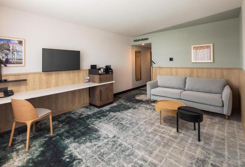 سوئیت پریمیوم, Crowne Plaza Budapest, An Ihg