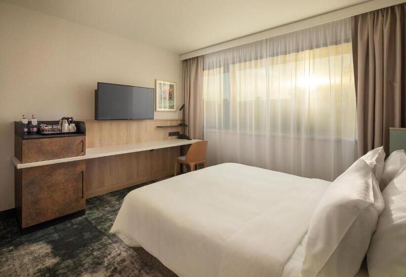 Standard Room Adapted for people with reduced mobility, Crowne Plaza Budapest