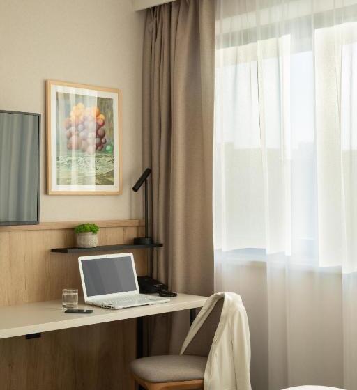 سوییت خانوادگی, Crowne Plaza Budapest, An Ihg