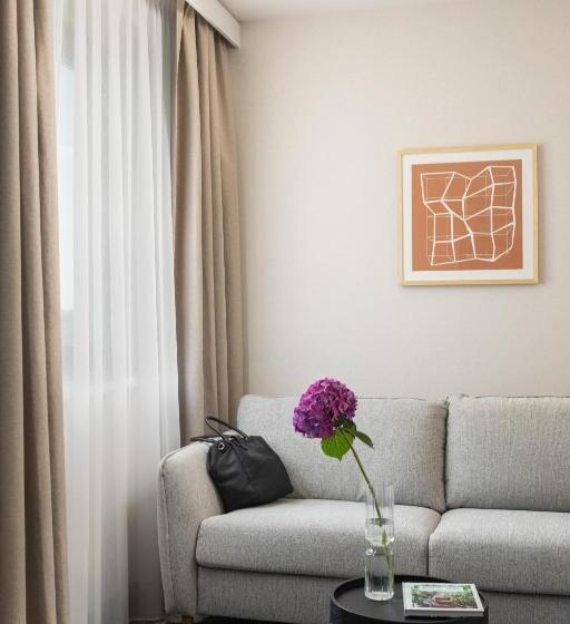 سوییت جونیور, Crowne Plaza Budapest, An Ihg