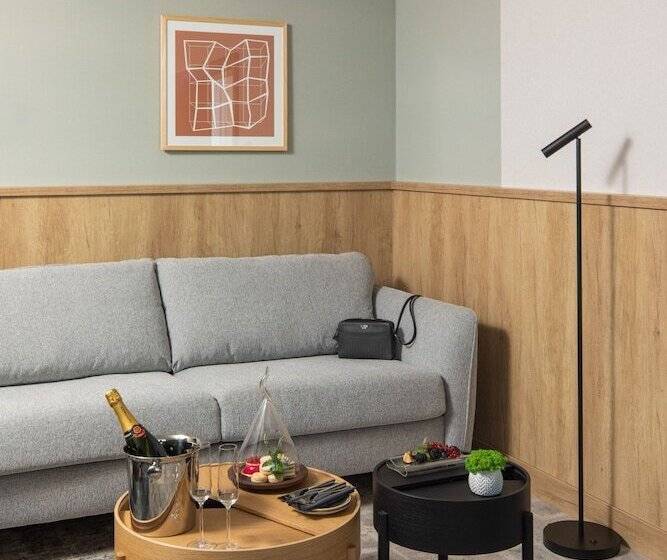 سوئیت پریمیوم, Crowne Plaza Budapest, An Ihg