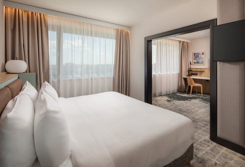 سوئیت پریمیوم, Crowne Plaza Budapest, An Ihg