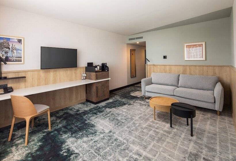 سوئیت پریمیوم, Crowne Plaza Budapest, An Ihg