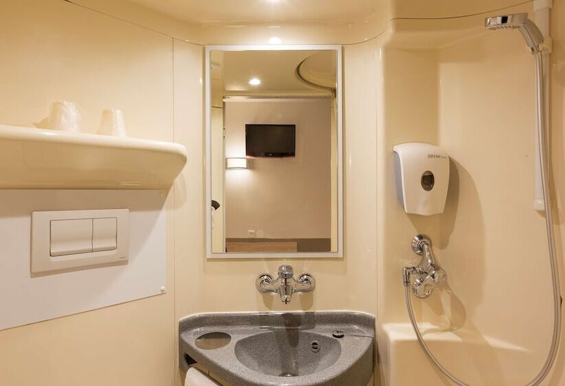اتاق استاندارد سه نفره, Premiere Classe Nantes Ouest   St Herblain