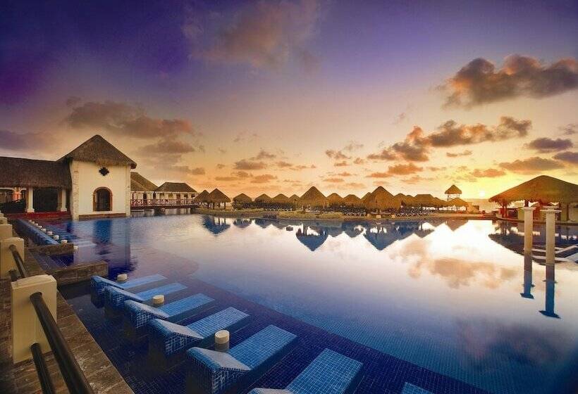 سوئیت جونیور دلوکس با چشم‌انداز, Dreams Sapphire Resort & Spa