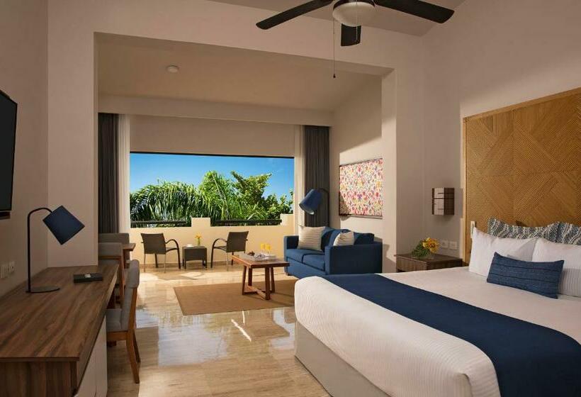 Club Junior Suite, Dreams Sapphire Resort & Spa  All Inclusive