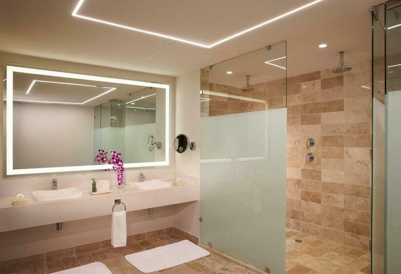 سوئیت کلاب, Dreams Sapphire Resort & Spa