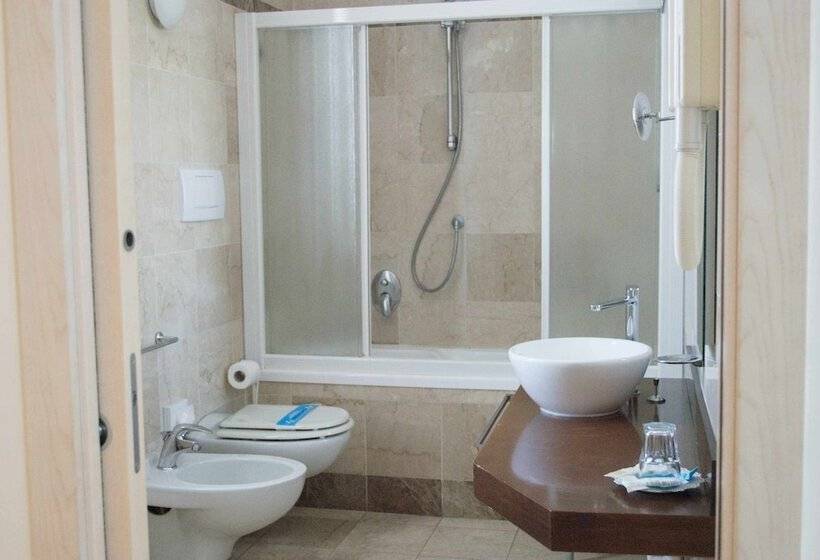 اتاق کلاسیک چهارنفره, Duca d'Aosta