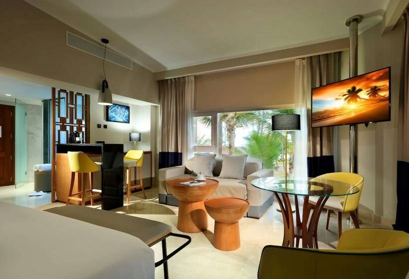 Junior Suite, Grand Palladium Palace Resort Spa  All Inclusive