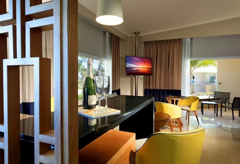 Junior Suite, Grand Palladium Palace Resort Spa  All Inclusive