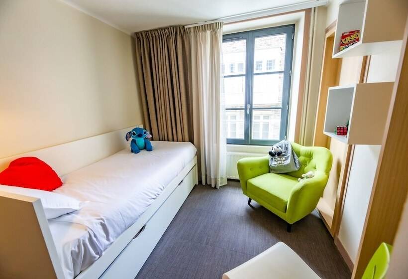 Четырехместный Номер Стандарт, Hôtel Du Château Dinan   Originals Boutique