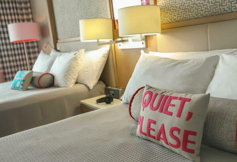 اتاق کلاب, Universal S Hard Rock Hotel®