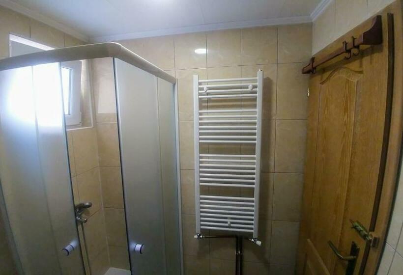 اتاق استاندارد چهار تخته, Hostel Srebrenica