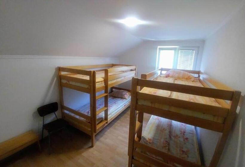 تختخواب در اتاق مشترک, Hostel Srebrenica