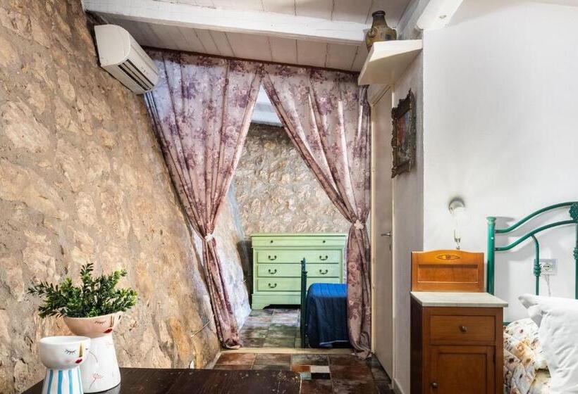 اتاق کلاسیک چهارنفره, Agriturismo Val Di Noto