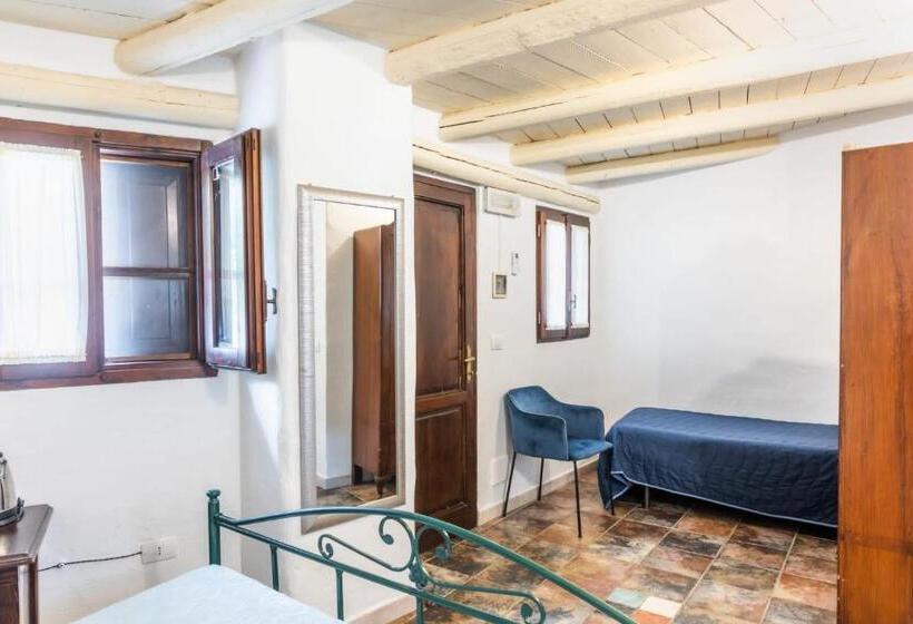 اتاق ساده سه‌ نفره, Agriturismo Val Di Noto