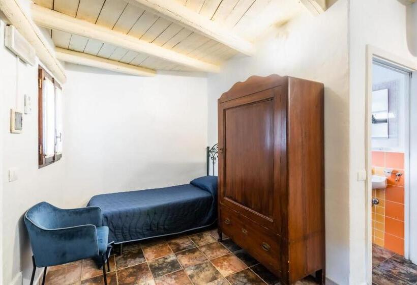 اتاق ساده سه‌ نفره, Agriturismo Val Di Noto