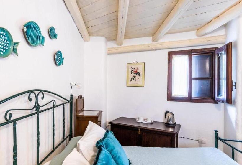 اتاق ساده سه‌ نفره, Agriturismo Val Di Noto
