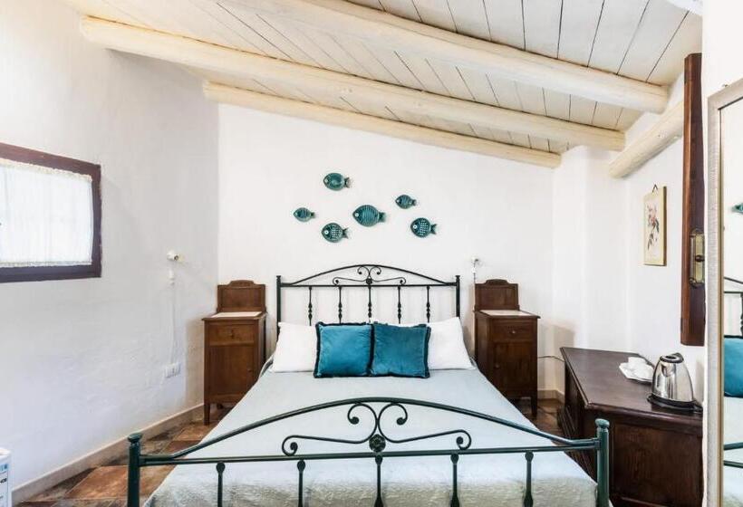 اتاق ساده سه‌ نفره, Agriturismo Val Di Noto