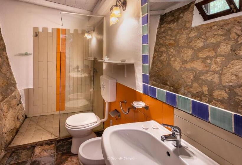 اتاق ساده سه‌ نفره, Agriturismo Val Di Noto