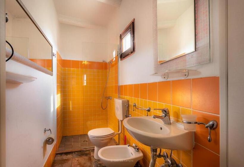 اتاق ساده سه‌ نفره, Agriturismo Val Di Noto