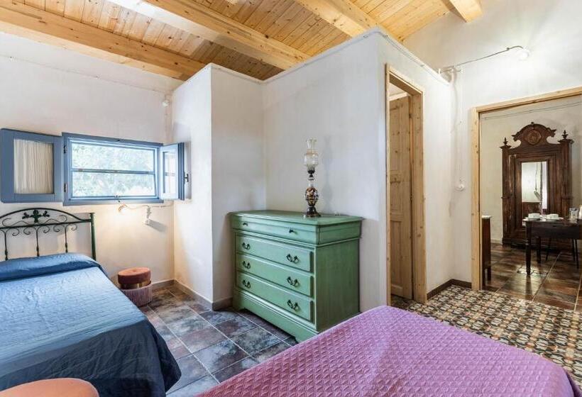 اتاق کلاسیک چهارنفره, Agriturismo Val Di Noto