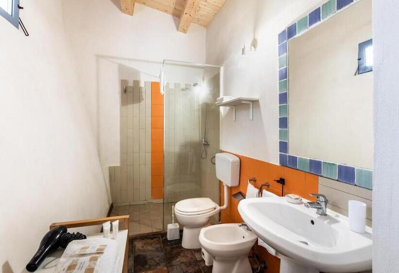 اتاق ساده سه‌ نفره, Agriturismo Val Di Noto